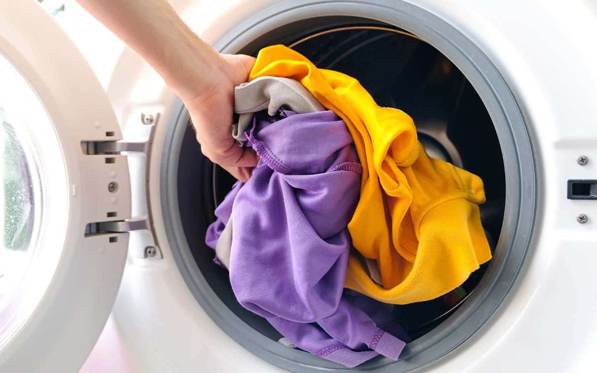 How to Achieve Pure Clothing Cleanliness Without Chemical Laundry Additives