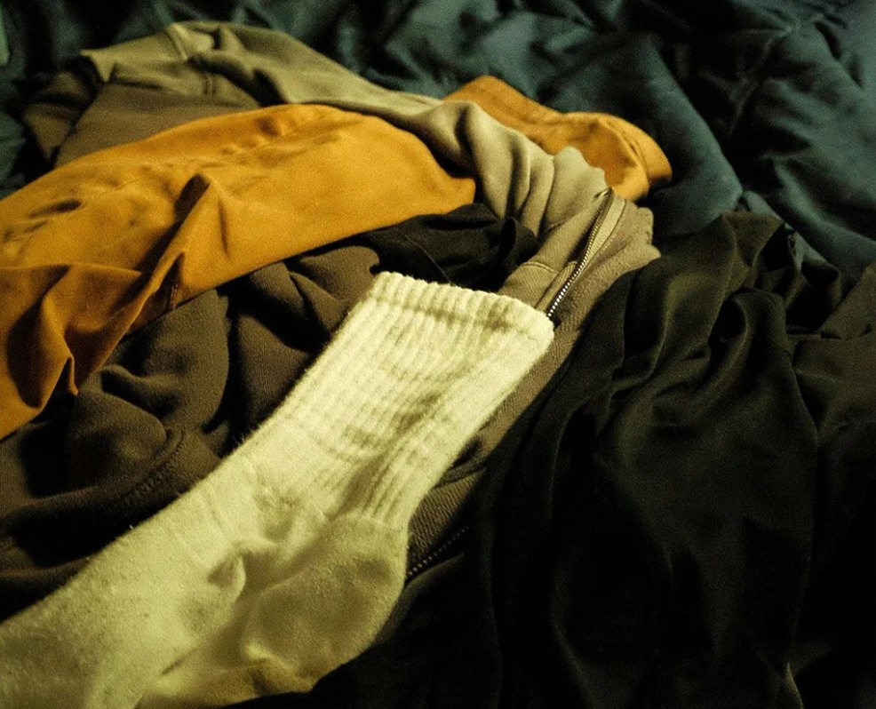 Synthetic odor retention from microbes, sweat, and hydrophobic fibers